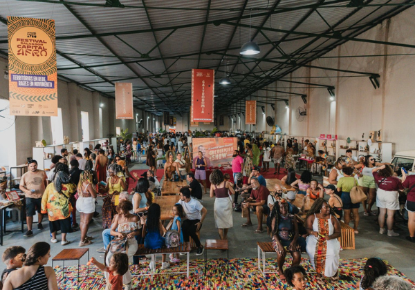 Mercado Iaô realiza edição inédita em Castro Alves e fortalece a economia criativa do Recôncavo
