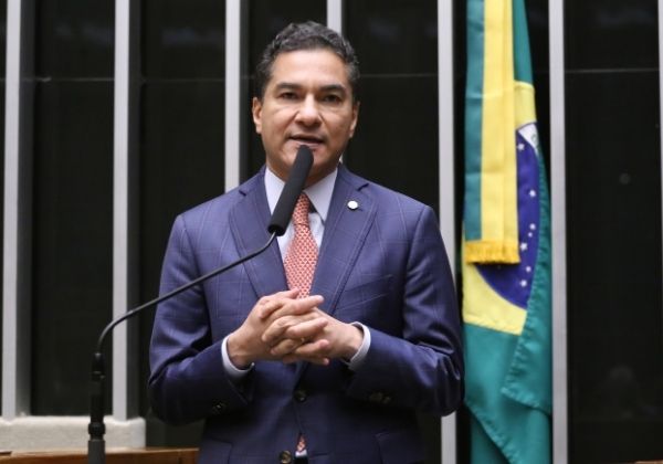 Após dizer que 'ócio demais faz mal', deputado contra fim da escala 6x1 pede desculpas