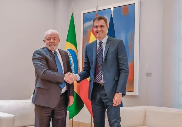 Lula conversa com Pedro Sánchez e confirma viagem à Espanha