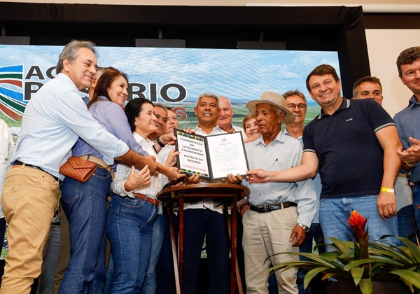 Jerônimo participa de feira agro e reforça segurança e infraestrutura viária em Correntina