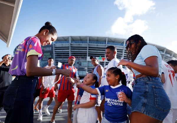 Campanha Laço Branco mobiliza torcedores contra violência de gênero durante final do Baianão