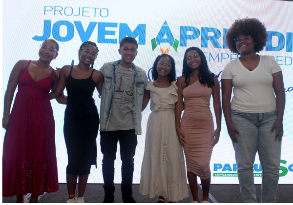 Prefeitura certifica 500 jovens do programa Jovem Aprendiz Empreendedor em Salvador