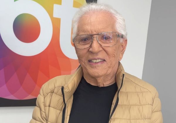 Carlos Alberto de Nóbrega atualiza fãs após internação e explica diagnóstico 