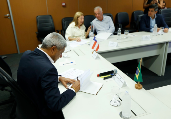 Governo garante obras estruturantes e veículos para a saúde no Recôncavo baiano