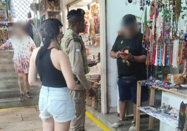 Turistas francesas denunciam golpe após pagar R$ 200 em duas pimentas no Mercado Modelo