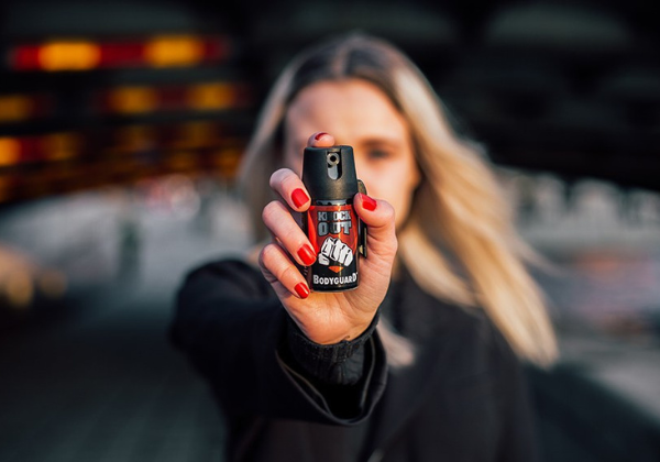 Câmara aprova projeto que autoriza uso de spray de pimenta por mulheres para autodefesa