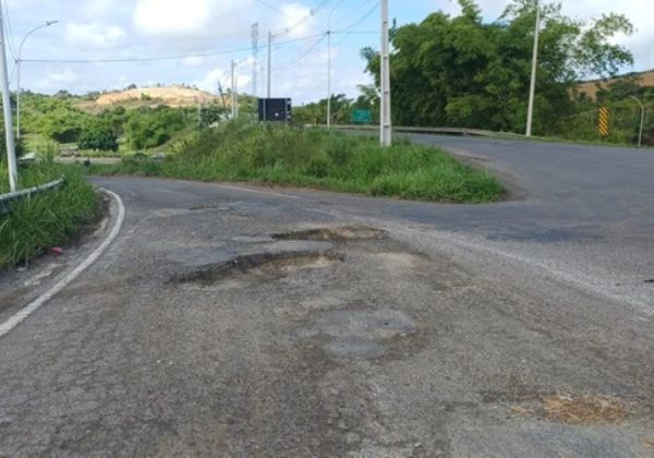 Acesso da BR-324 para BR 110 é totalmente bloqueado para realização de manutenção