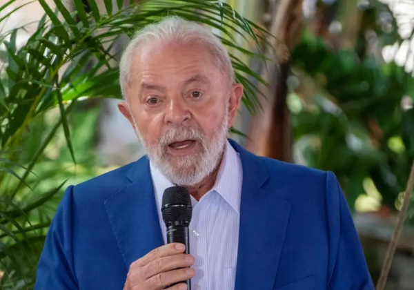 Lula barra entrada de assessor de Trump no Brasil e impõe que EUA liberem vistos de Padilha