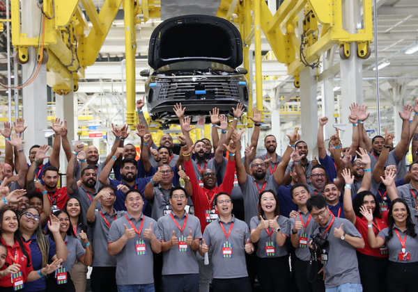 Jerônimo Rodrigues projeta quase 10 mil empregos no complexo da BYD em Camaçari