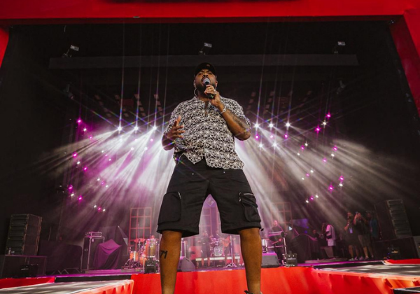 Com mais de 3 horas de muito samba, Tiee lota o Wet Eventos com projeto ‘Subúrbio’