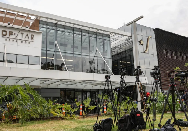 Ameaças e ataques a jornalistas que cobrem internação de Bolsonaro geram reação de entidades