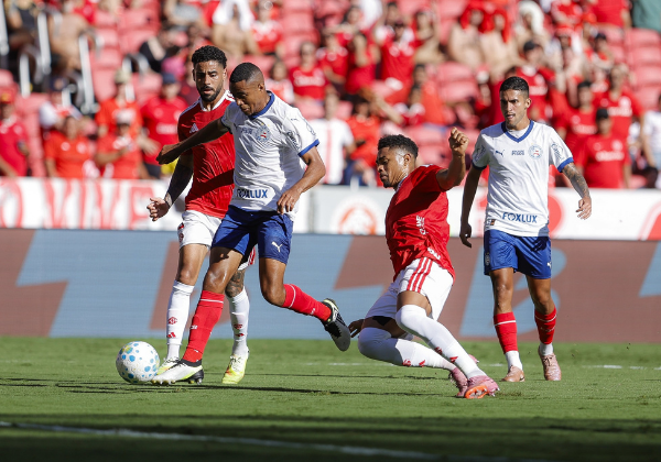 Bahia vence o Inter fora de casa e mantém invencibilidade no Brasileirão
