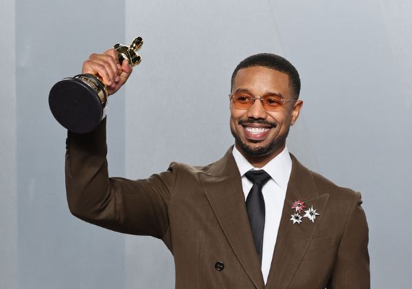 Após vencer o Oscar, Michael B. Jordan comemora com hambúrguer em lanchonete de Hollywood 