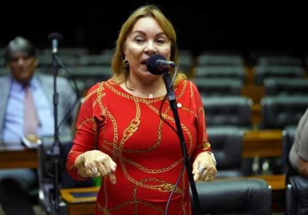 Mendonça impõe uso de tornozeleira a deputada do CE investigada em fraude do INSS