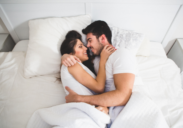 Hotwifing ganha espaço entre casais e reascende debate sobre confianças nas relações