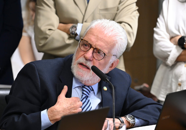 Empresa de nora de Jaques Wagner aparece em folha de pagamento do Banco Master