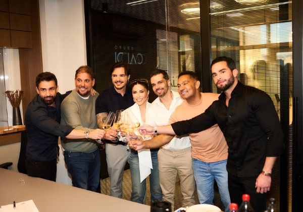 Manu Bahtidão oficializa contrato com novos empresários e monta um time de peso