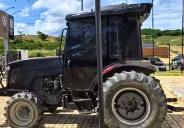 Trator avaliado em R$300 mil é recuperado na Bahia