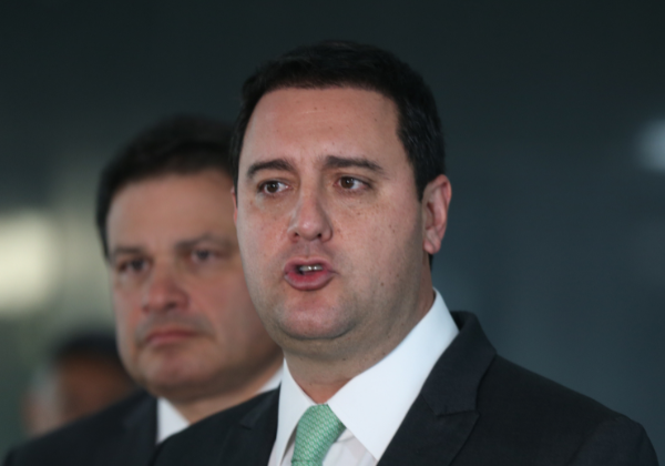 Ratinho Jr. desiste de candidatura à Presidência e confirma permanência no governo do Paraná