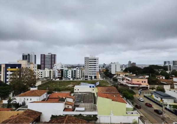 Mais de 200 cidades baianas estão com alerta laranja de chuvas intensas