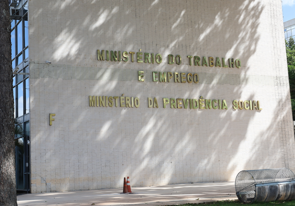 Governo prepara medida para conter ‘juros abusivos’ no consignado privado