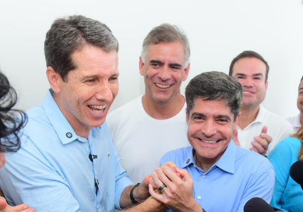 ACM Neto oficializa convite a Zé Cocá para vice na disputa pelo governo