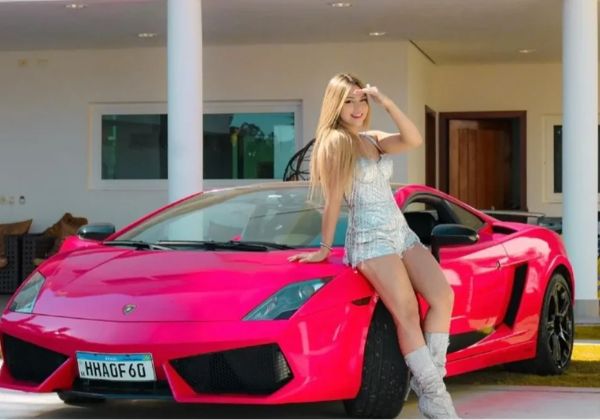 Melody ostenta fortuna após sucesso no Carnaval e revela faturamento de R$ 50 milhões 