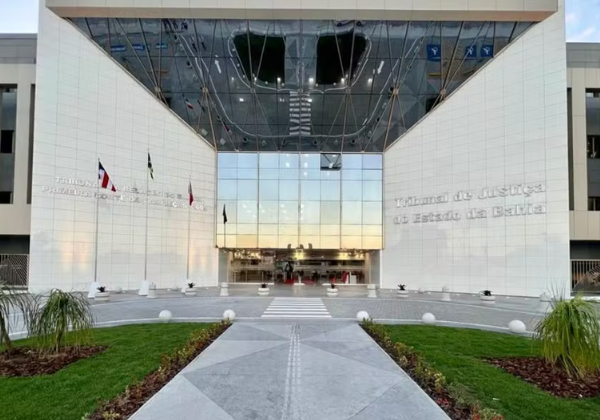 TJ-BA abre vagas de estágio com bolsas de até R$ 3 mil