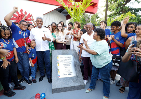 Jerônimo entrega modernização em colégio na Pituba e amplia oferta de ensino integral