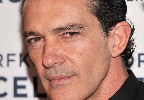 Antonio Banderas revela afastamento de Hollywood após infarto e mudança de vida 