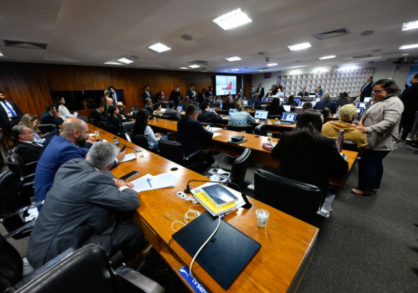 CPMI do INSS rejeita relatório que indiciava Lulinha; veja como votaram os parlamentares