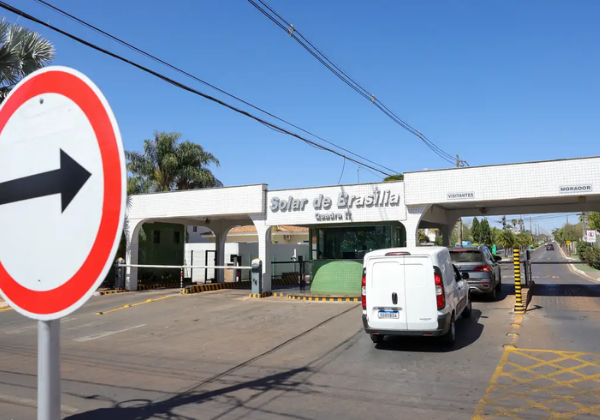 Moraes manda abater drones que sobrevoarem casa de Bolsonaro