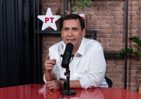 Secretário do PT critica ACM Neto por ter recebido aceno público de Flávio Bolsonaro