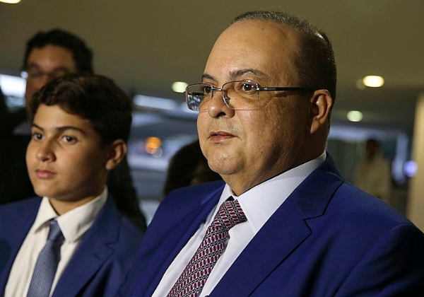 Sem apoio do PL, governador do DF renuncia para disputar vaga no Senado