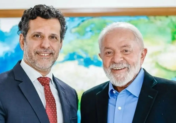 Lula anuncia Leonardo Barchini como novo ministro da Educação