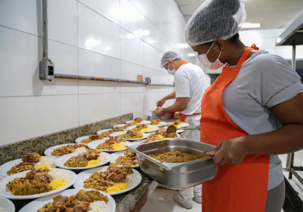 Restaurantes Populares de Salvador terão almoço especial de Páscoa nesta quinta-feira (2)