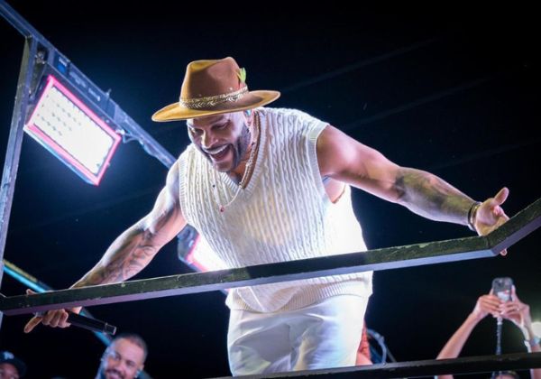 Após Carnaval premiado com 'Panamera', Tony Salles volta das férias com novo hit: 'Você Pediu Pagode'