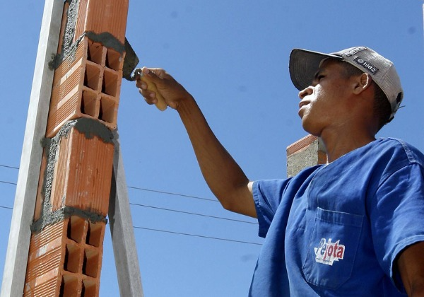 Bahia cria 6,8 mil empregos em fevereiro e acumula 13,2 mil vagas em 2026 