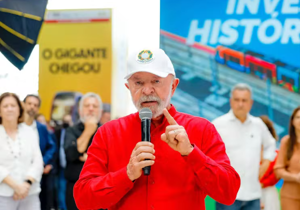 'Ninguém vai fazer a gente mudar o PIX', diz Lula ao comentar relatório dos EUA com críticas à ferramenta