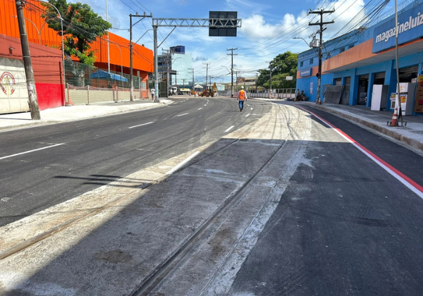 Trecho da avenida Jequitaia é liberado após avanço das obras do VLT