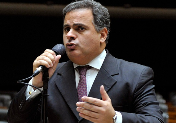 Deputado baiano fecha acordo para devolver R$ 1,4 milhão após acusação de funcionários fantasmas