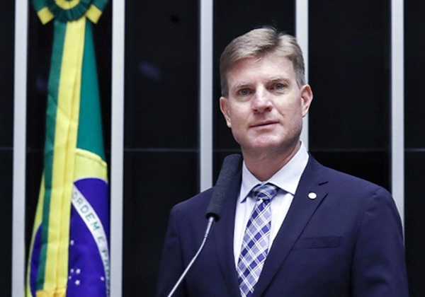 Deputado troca de partido duas vezes em menos de um mês, durante janela partidária