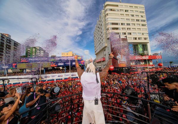 Banda EVA lança 'Open Bar de Beijo'