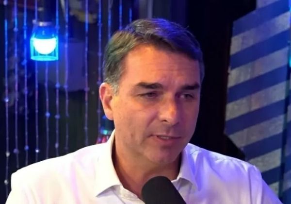 Flávio diz que foi escolhido por Bolsonaro após Tarcísio optar por disputa em SP