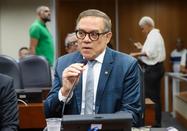 “População não pode pagar por apagões”; Luciano Ribeiro cobra fiscalização após renovação de contrato da Coelba
