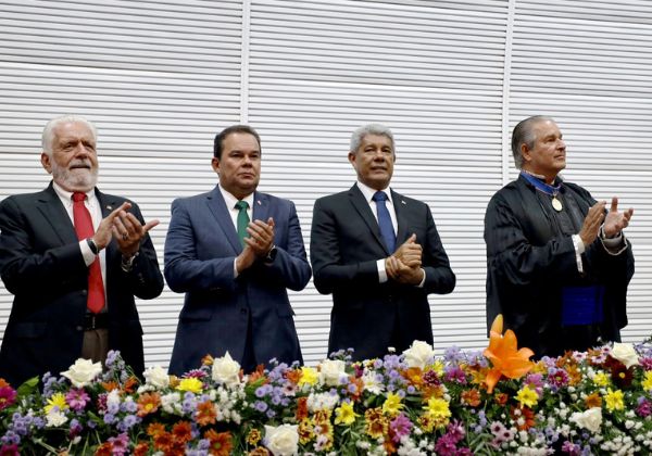 Jerônimo acompanha posse de novo presidente do TRE-BA, que comandará eleições de 2026