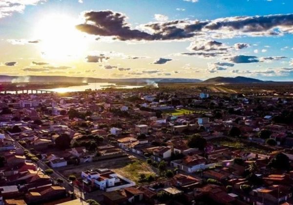 Cidade baiana registra uma das maiores temperaturas do país e chega a quase 37 °C