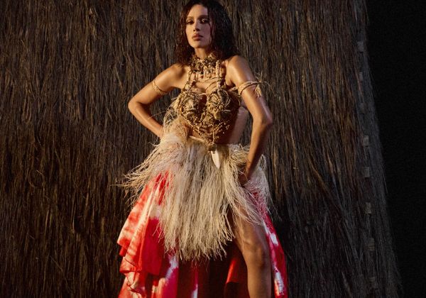 Anitta e Shakira celebram força e liberdade feminina em single do álbum 'EQUILIBRIVM'