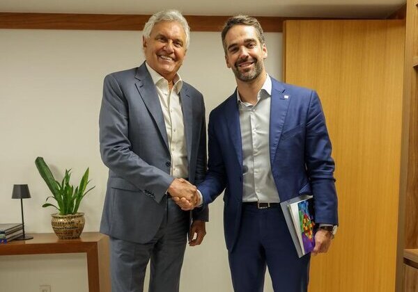 Eduardo Leite pede desculpas por não parabenizar Caiado pela pré-candidatura a presidente