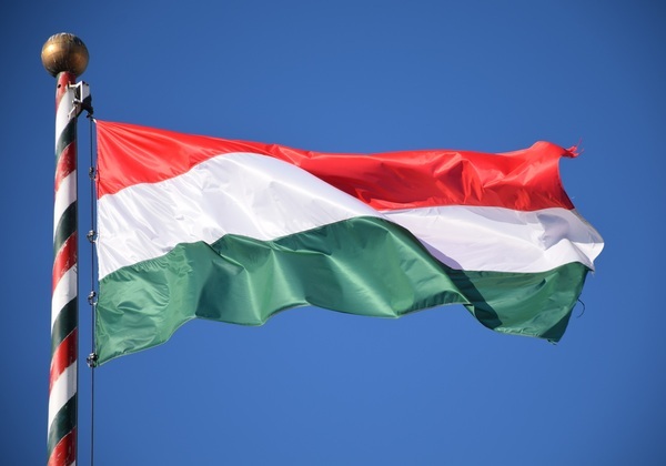 Hungria tem eleições neste domingo (11) e Orbán pode deixar o poder